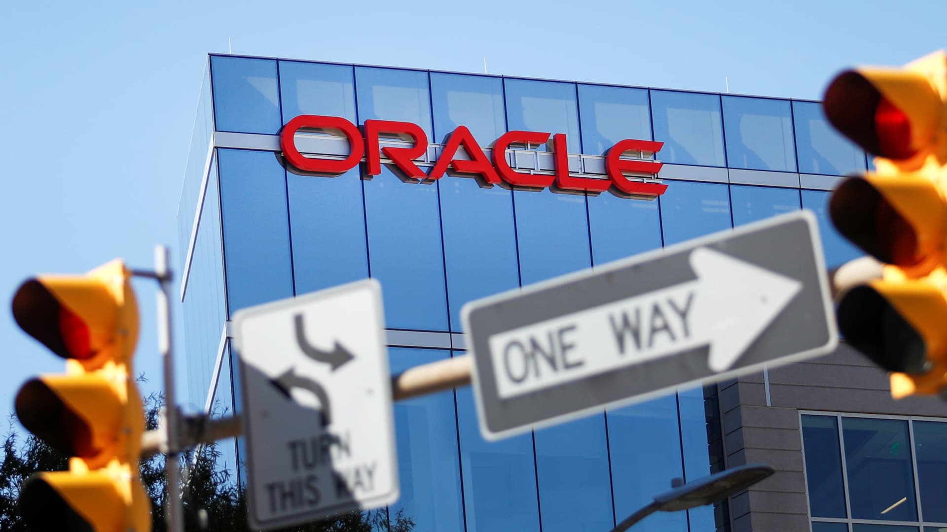 Oracle’s stock has rallied nearly 30% this week, but charts show it’s not too late to buy