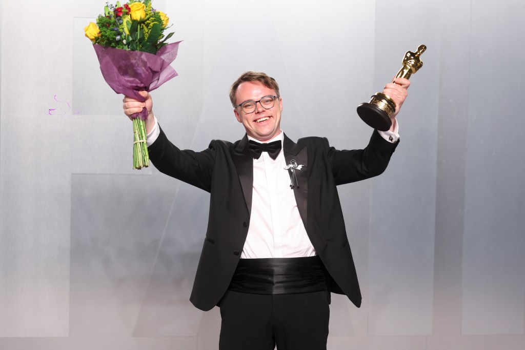 Oscar Winner's Statuette Missing After TSA Says He Can't Board Flight With It