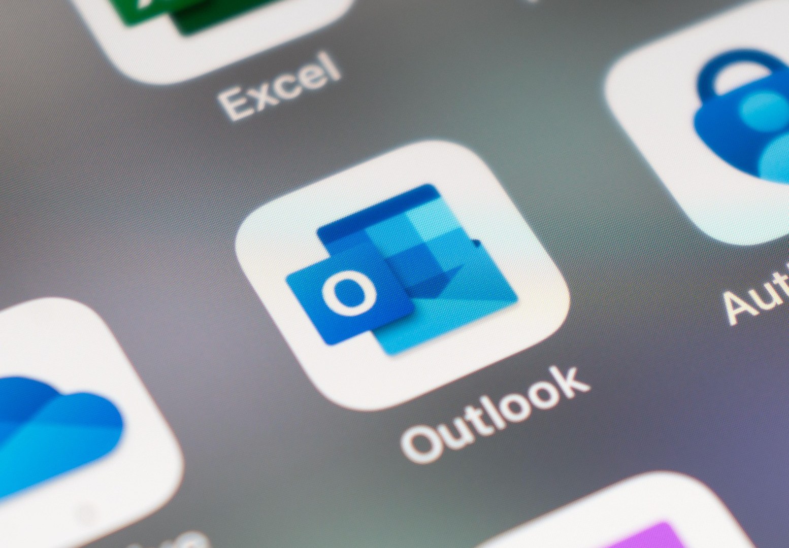 Outlook goes DOWN with hundreds of users unable to access emails in UK