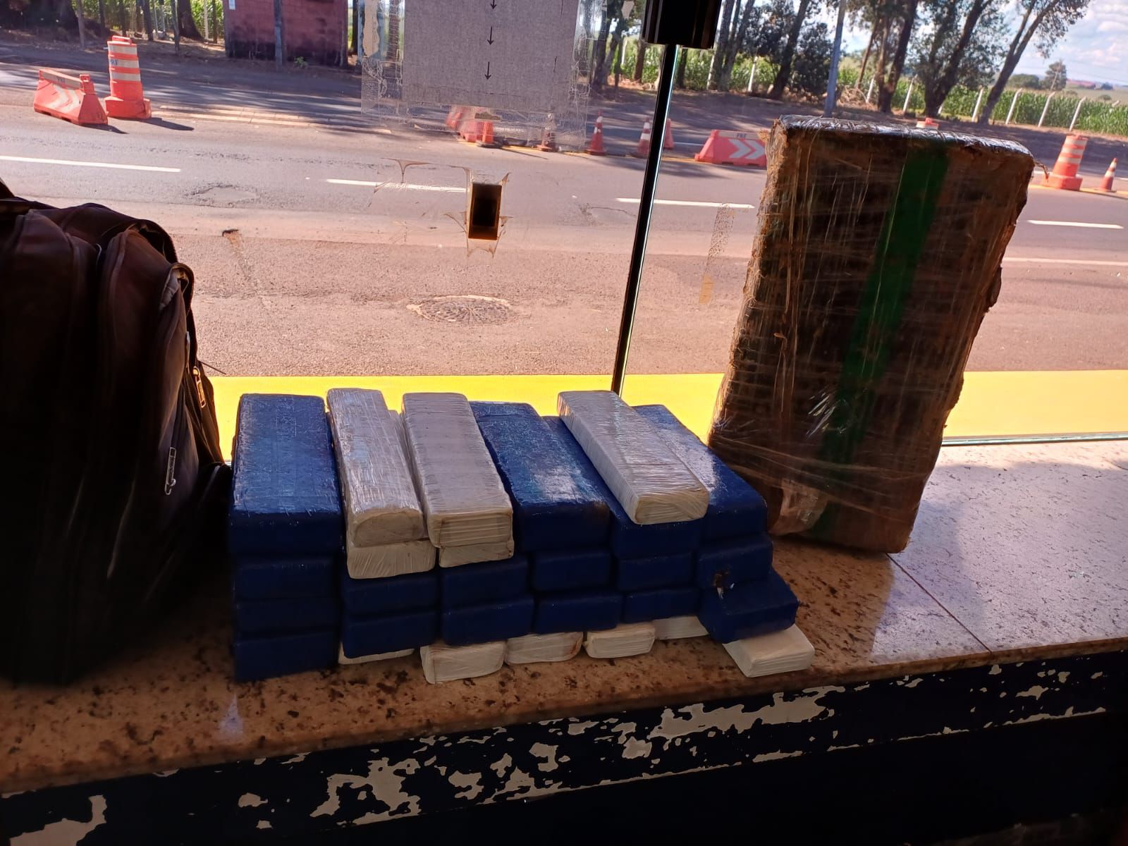 PRF apreende quase 60 kg de maconha em Cascavel e Ubiratã durante fiscalizações na BR-369