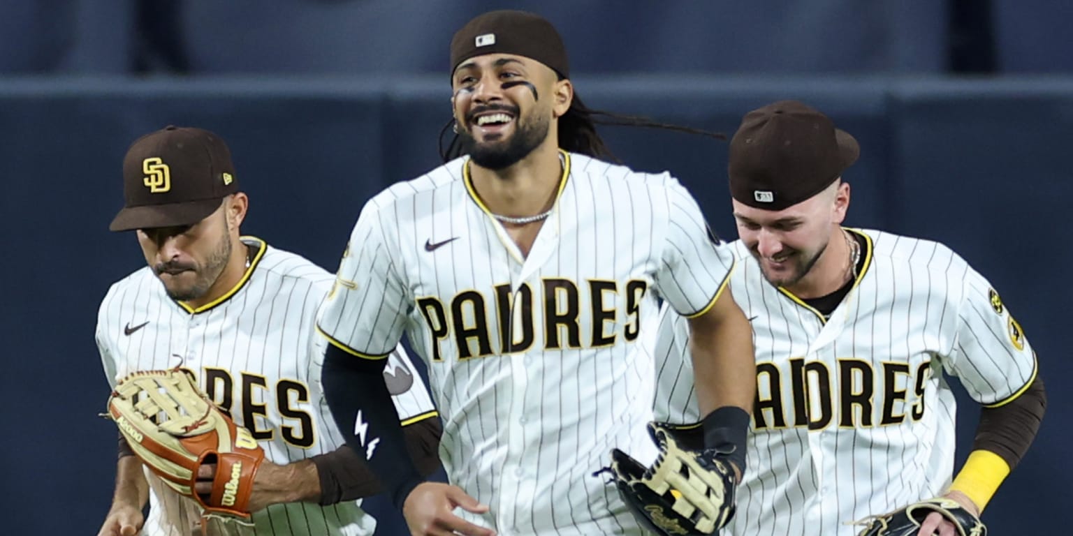 Padres extend winning streak to 8 with sweep of Mariners