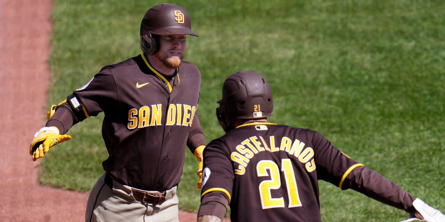 Padres ride four-run seventh to series win vs. Pirates