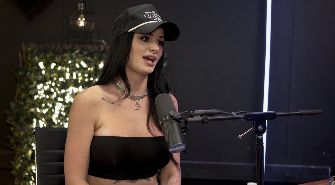 Paige Has Signed With WWE