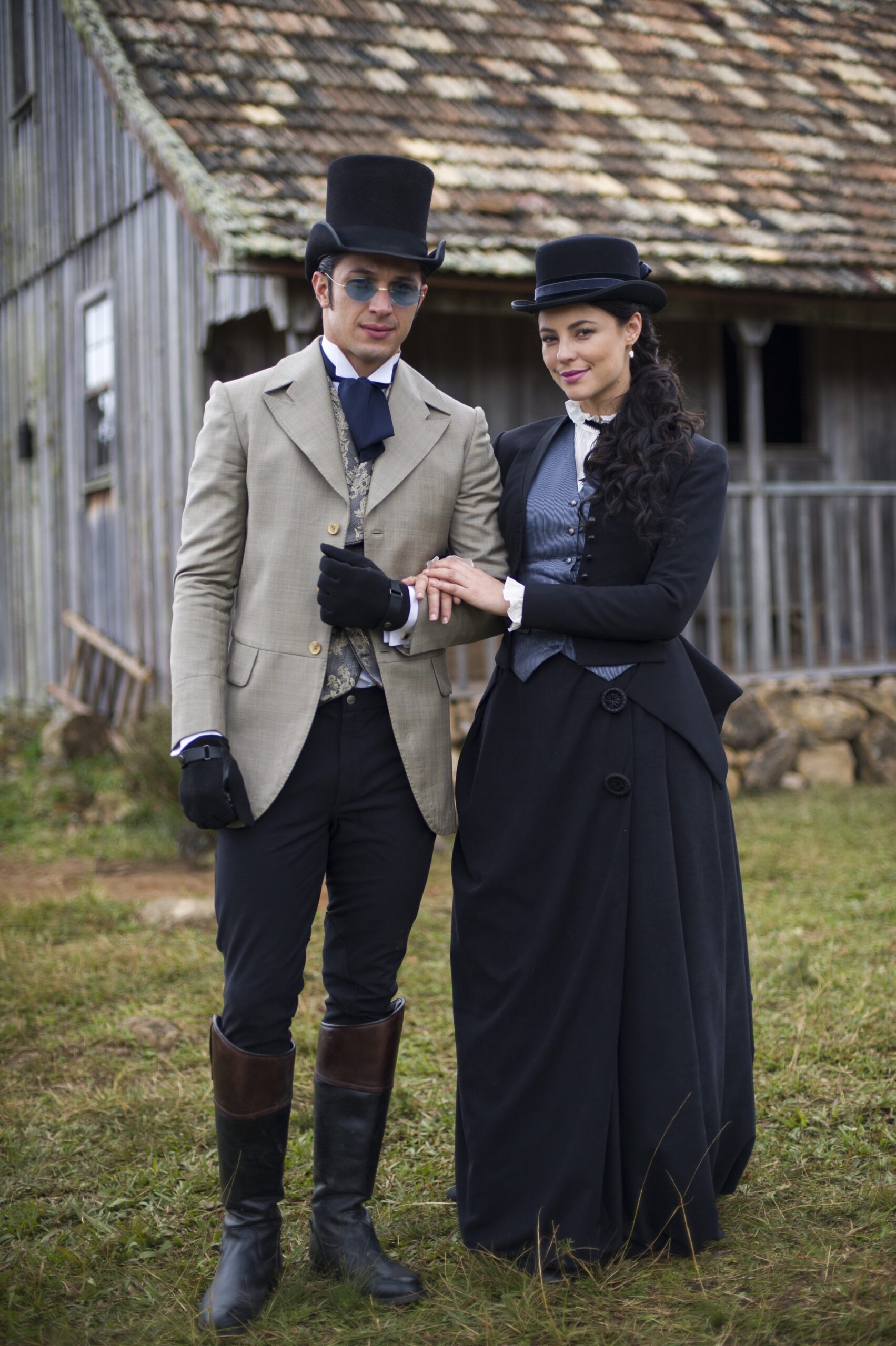 Paolla Oliveira e Romulo Estrela celebram reprise de Além do Tempo no ‘Edição Especial’: ‘Conexão muito forte’