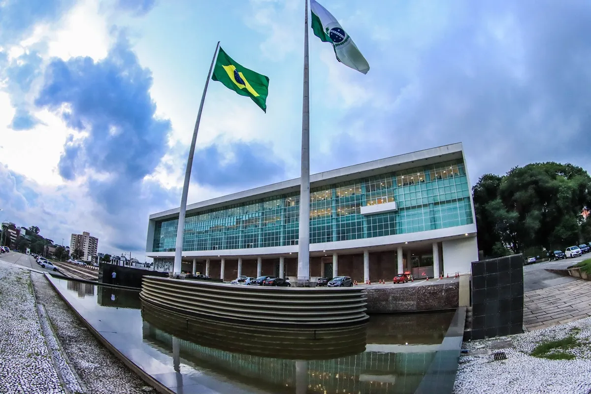 Paraná exonera 16 secretários por prazo eleitoral; veja lista