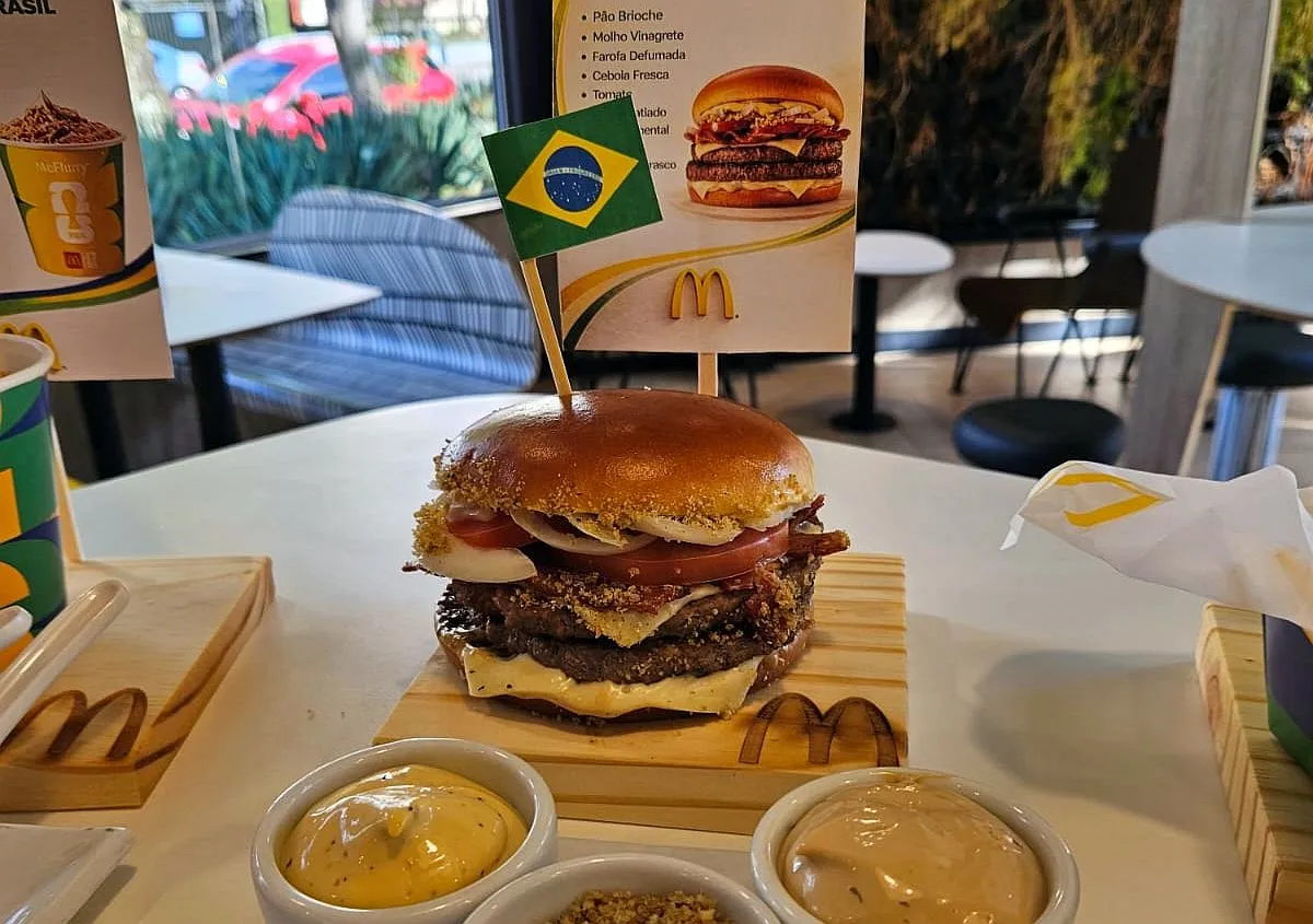 Rede de fast food lança sanduíches temáticos da Copa do Mundo