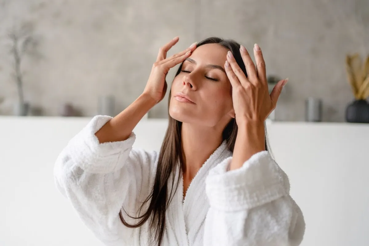 Rosto derretido: entenda como a perda de peso rápida envelhece o rosto