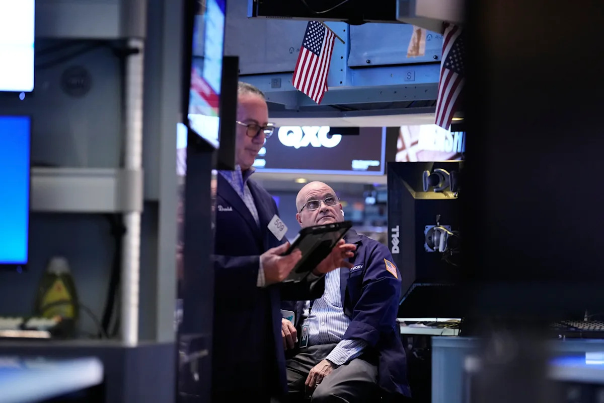 S&P 500, Nasdaq close slightly higher on hopes of Iran deadline extension