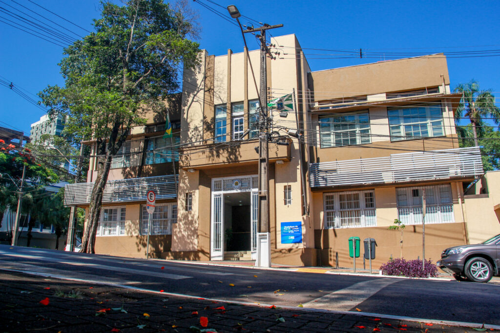 Servidores municipais começam a receber o adiantamento do 13º salário – Prefeitura Municipal de Foz do Iguaçu