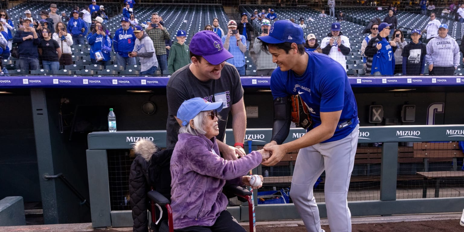 Shohei Ohtani, Dave Roberts meet 100-year-old Nagasaki survivor