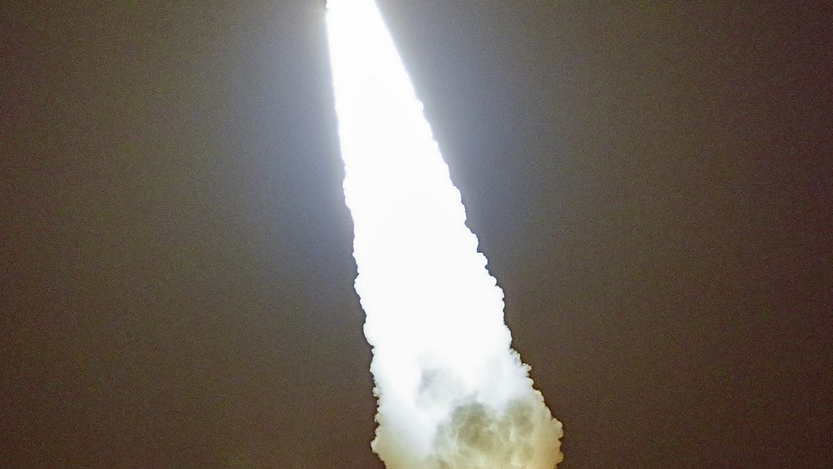 SpaceX Falcon Heavy scrubs. What time does Atlas V launch in Florida?