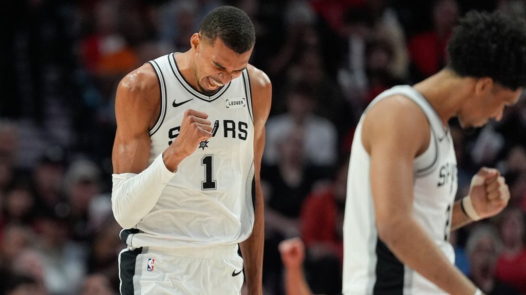 Spurs overwhelm Blazers late in Wembanyama’s return