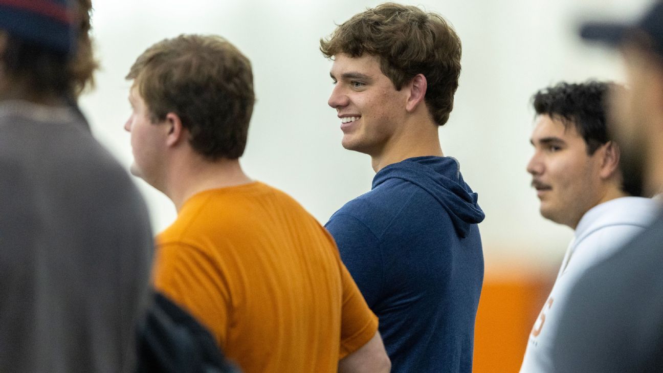 Texas QB Arch Manning feels '100%' after offseason foot surgery