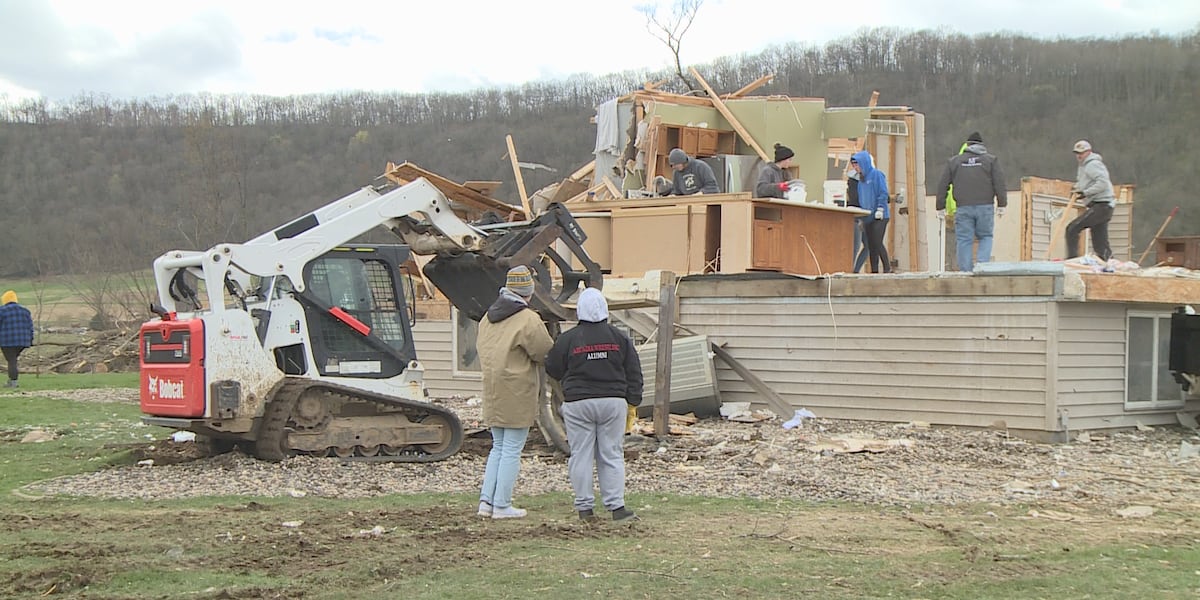 Tornado cleanup continues in Cream, WI