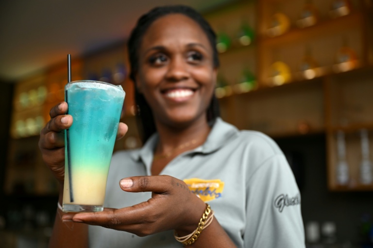 True blue? Curacao liqueur reveals its true color