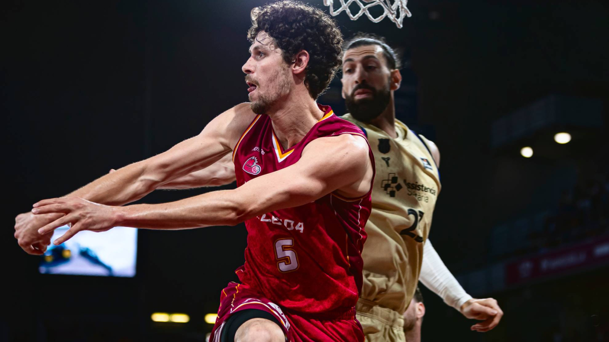 Un espectacular Oriol Paulí mete en un lío al Barça