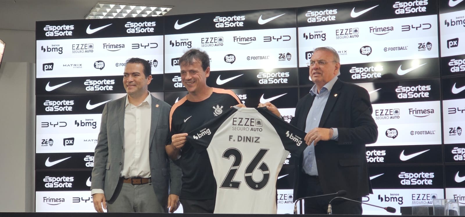 Veja como foi a apresentação de Fernando Diniz no Corinthians