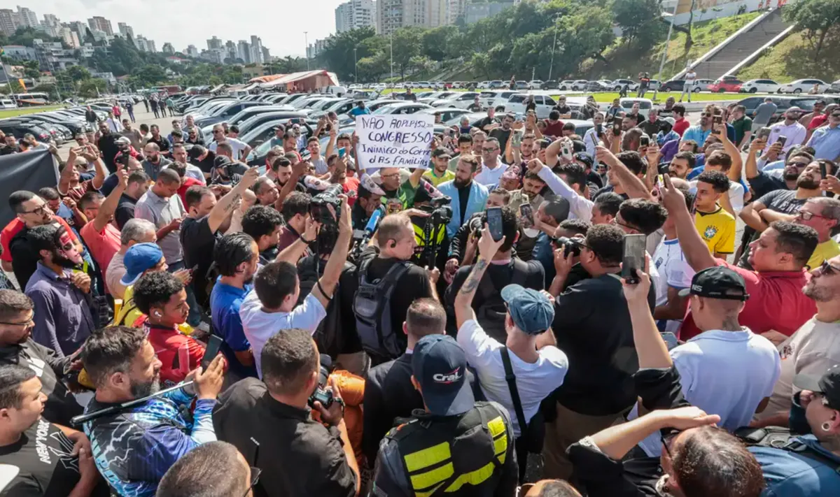Votação de projeto que regulamenta trabalho por aplicativo é cancelada