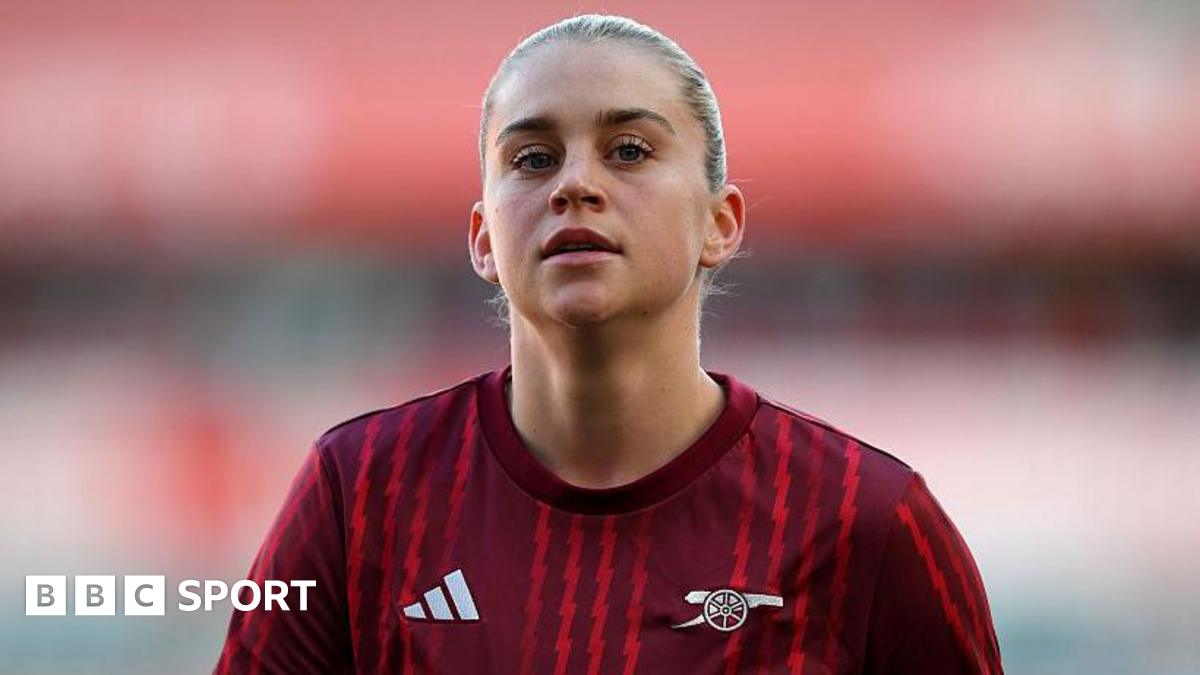 Women’s Super League LIVE: Arsenal host Leicester in key game in hand on Man City