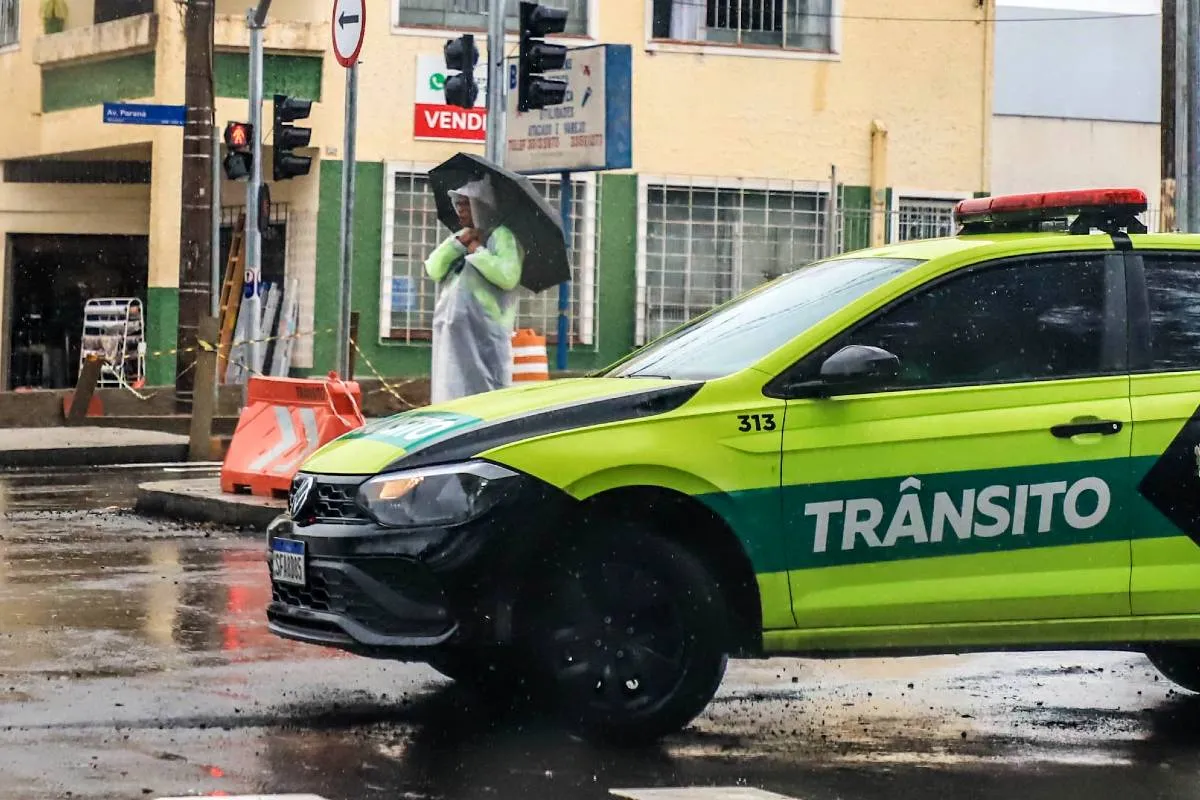 furto de cabos desliga sinaleiros e gera o caos nesta terça-feira (28)