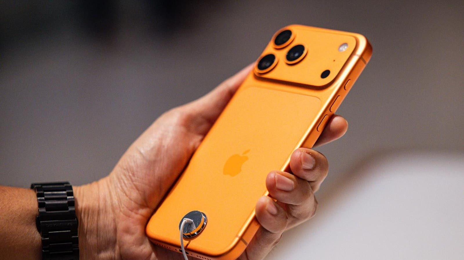 iOS 26.4.2—Update Now Warning Issued To All iPhone Users