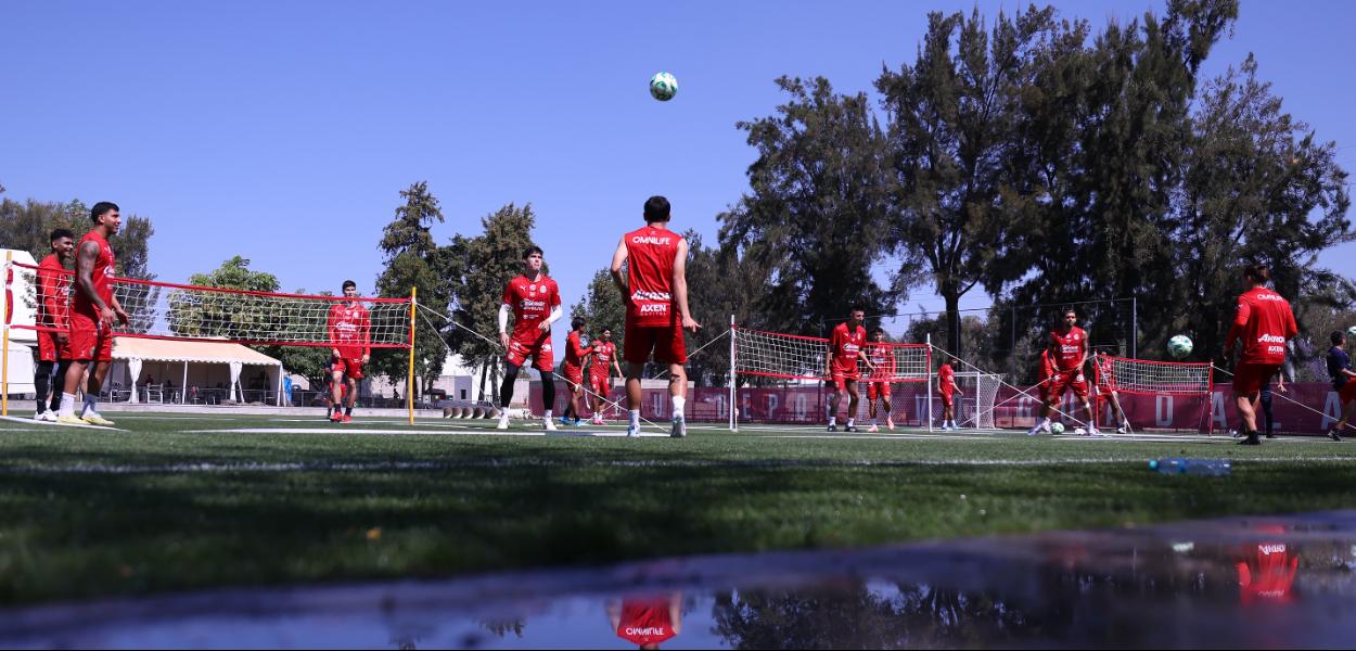¿Quiénes son los convocados de Chivas que buscarán los récords ante Puebla?