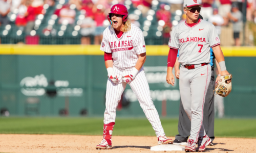 #17 Arkansas Clinches Series against #24 Oklahoma with Seven-Run Outburst in Eighth Inning