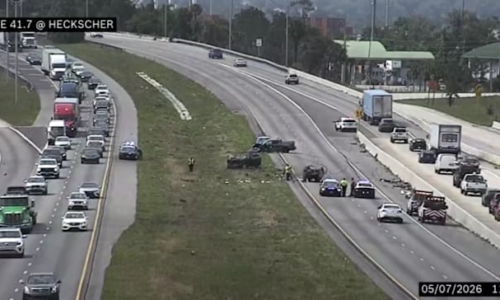 2 people seriously hurt in multi-vehicle crash on I-295 SB at Heckscher Drive