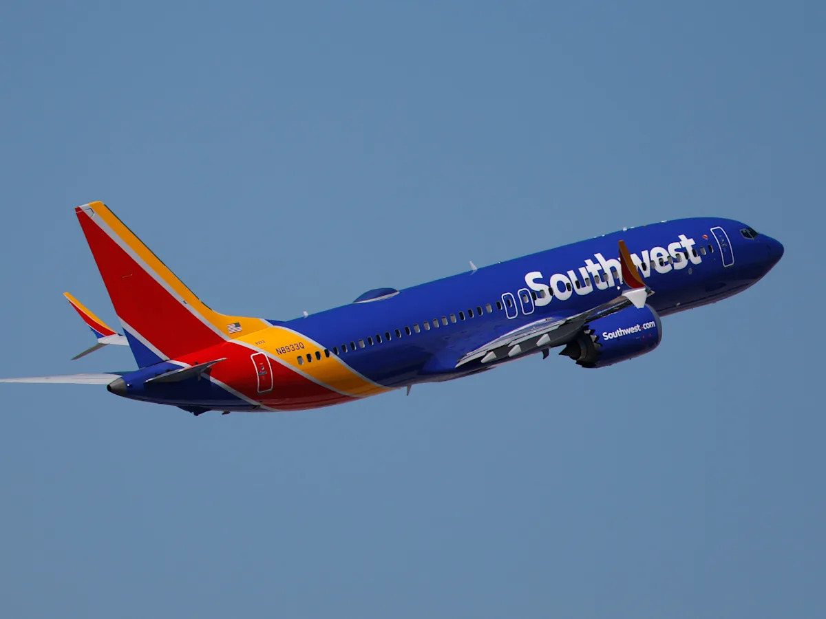 A cross-country Southwest flight’s windshield cracked at 37,000 feet and forced a diversion