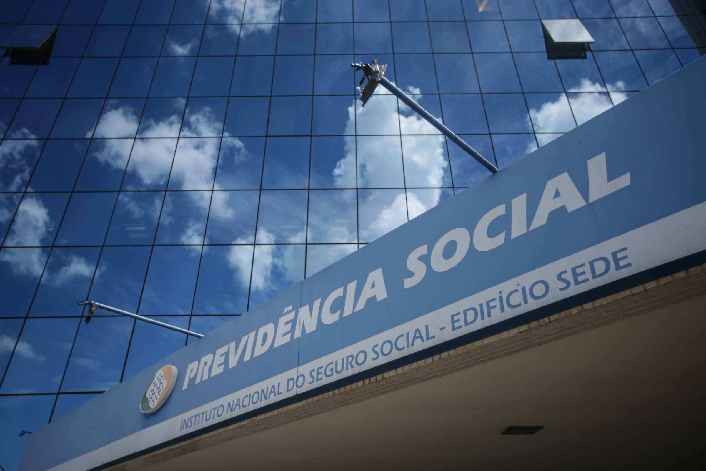 A zona abissal dos empréstimos do INSS - 20/05/2026 - Rômulo Saraiva