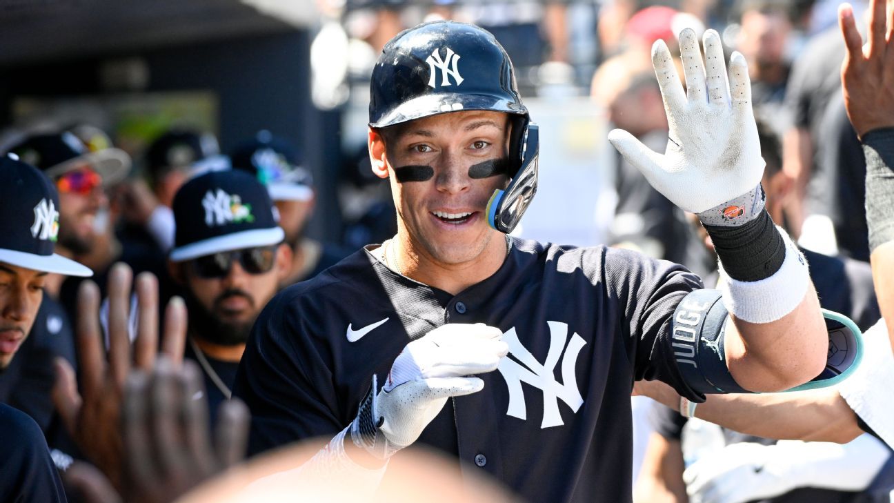 Aaron Judge's cleats feature logo of his dogs, Penny and Gus