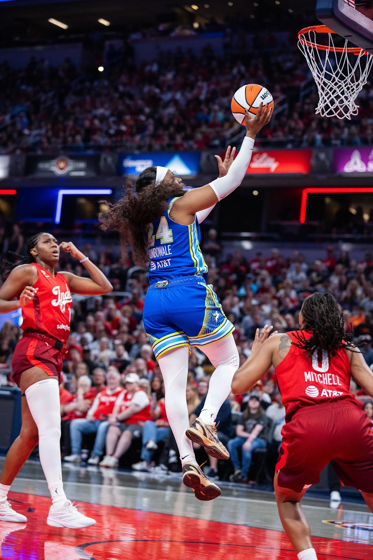 Arike Ogunbowale continues her scoring