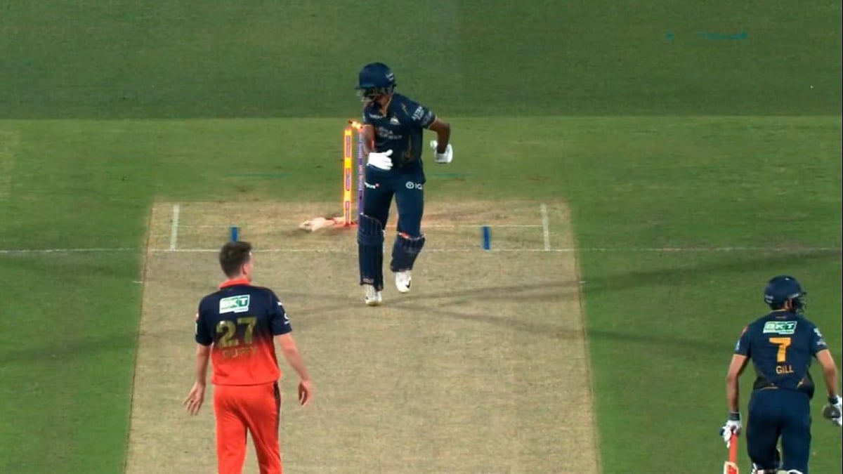 Bat Flies to Stumps as Ball Races to Boundary vs RCB