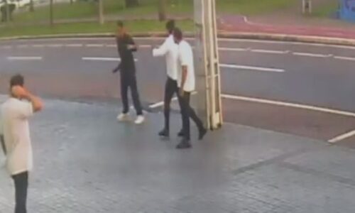 Câmera registra momento em que funcionário de loja é agredido por andarilho na Avenida Brasil