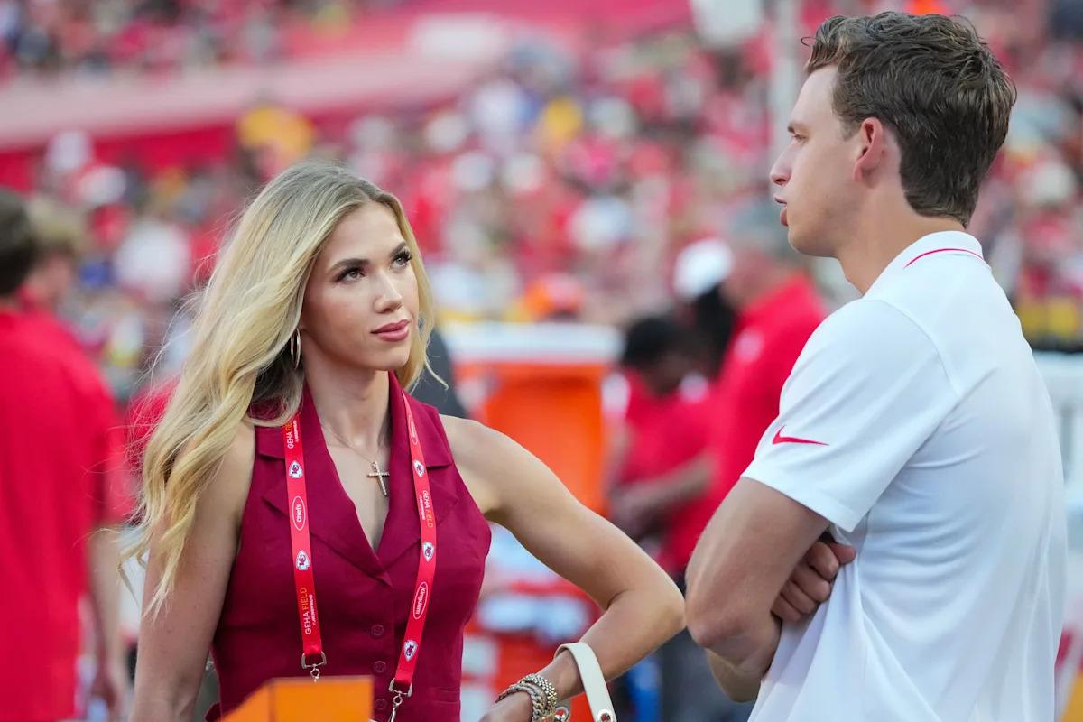 Chiefs heiress Gracie Hunt parties with 14 bridesmaids before upcoming wedding