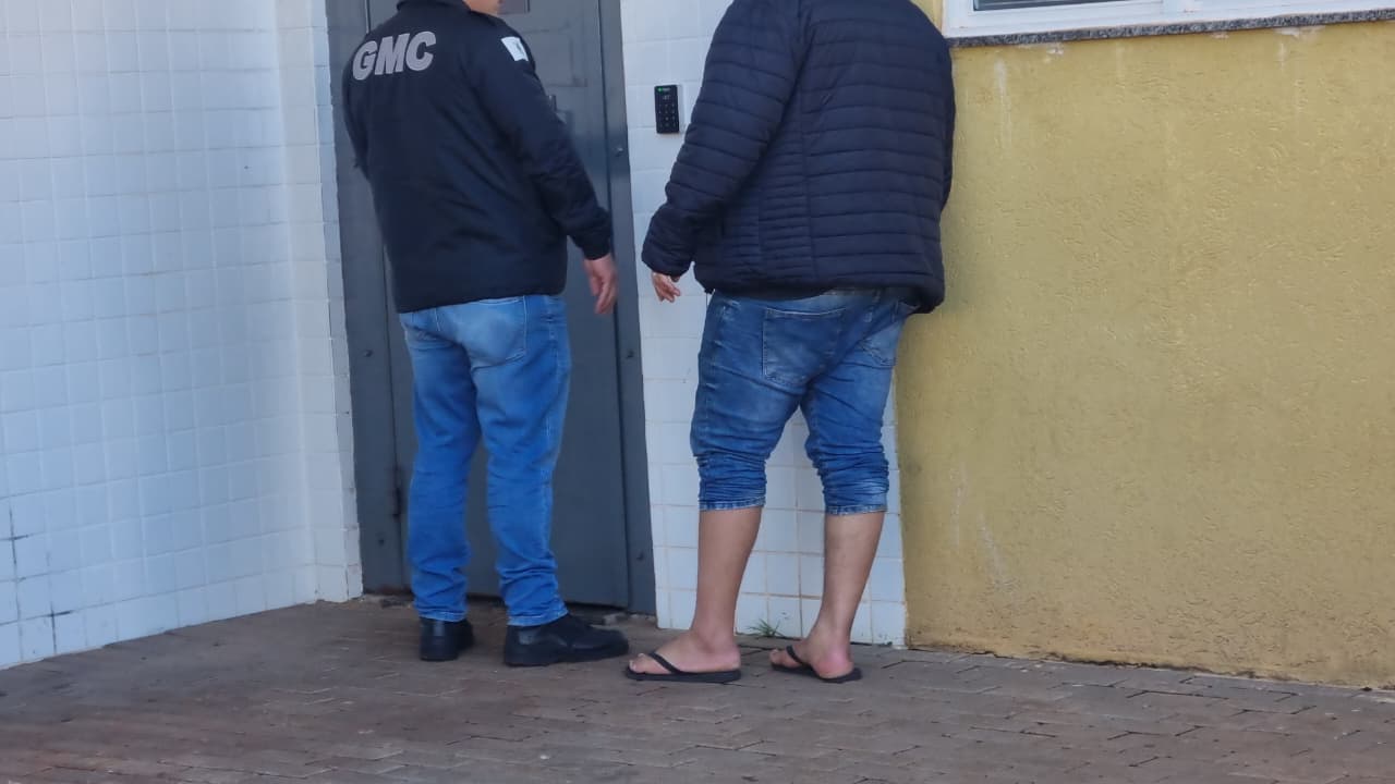 Confusão em lavacar termina na delegacia após empresário e cliente discutirem sobre polimento