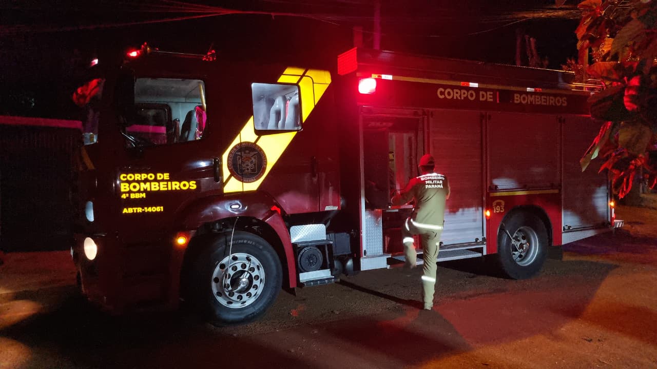 Corpo de Bombeiros salva cachorro preso em buraco no Bairro Morumbi 