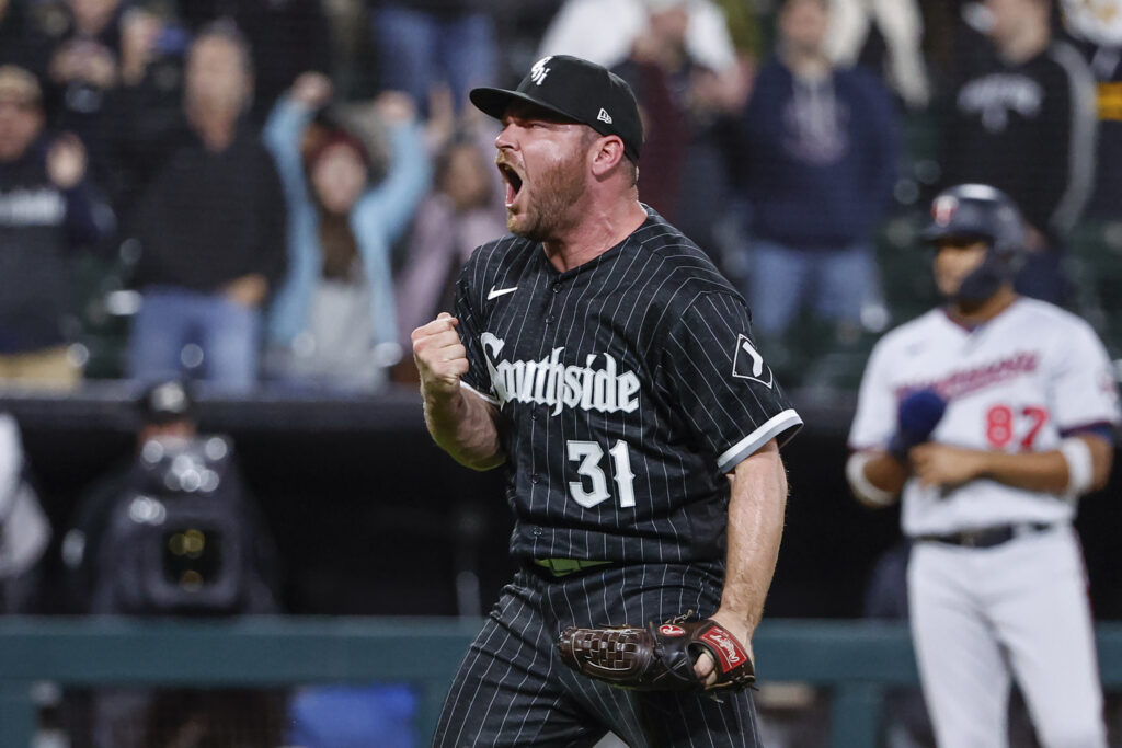 Cubs Sign Liam Hendriks – MLB Trade Rumors