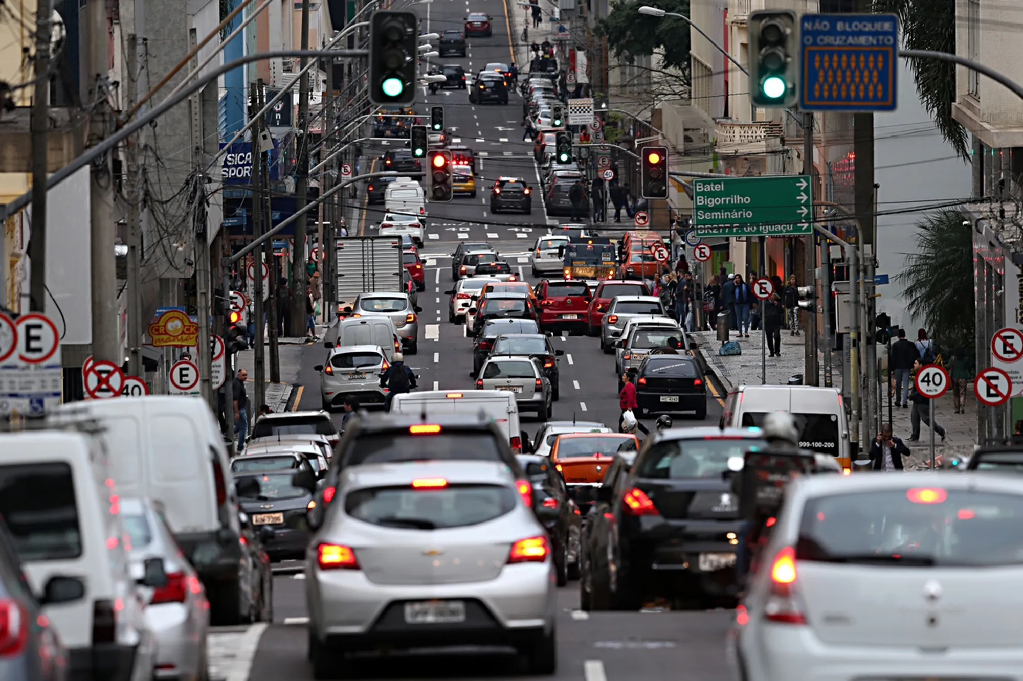 Curitiba é a cidade brasileira onde mais se perde tempo no trânsito