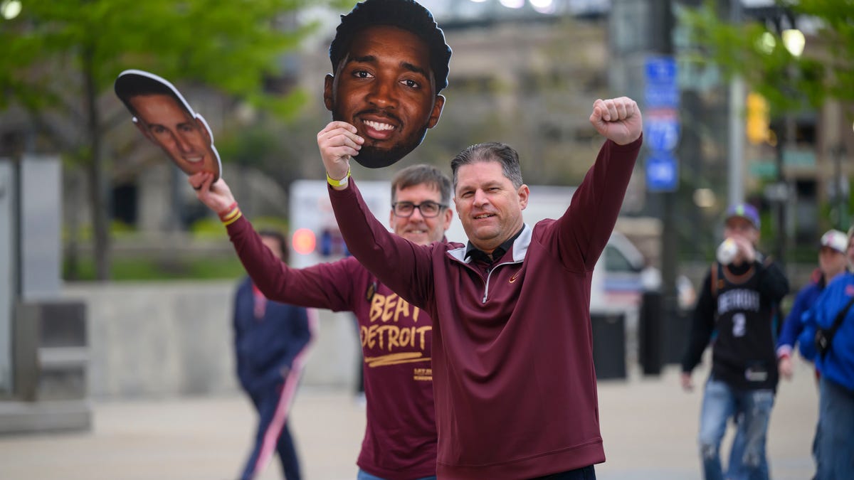 Dan Gilbert sends up to 2 dozen buses of Cavs fans to Game 7