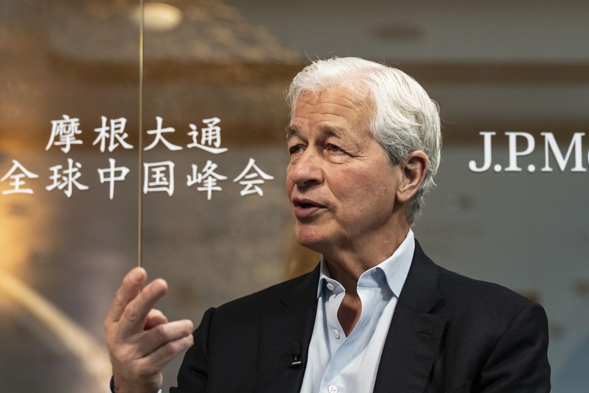 Dimon Says Rates Risk Going Much Higher After Bond Selloff