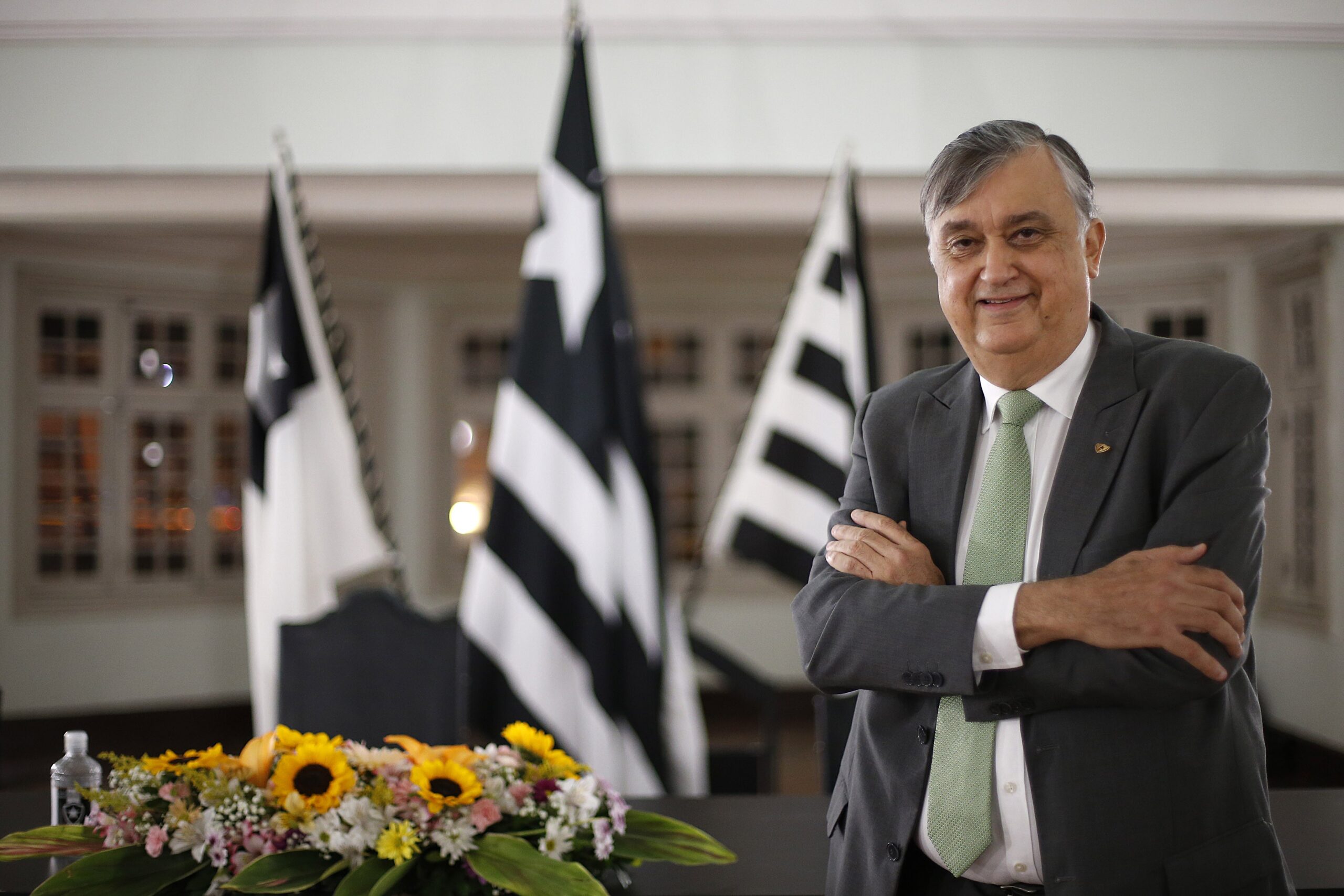 Diretor interino da SAF, Durcesio Mello cumpre determinação da Justiça e convoca AGE no Botafogo