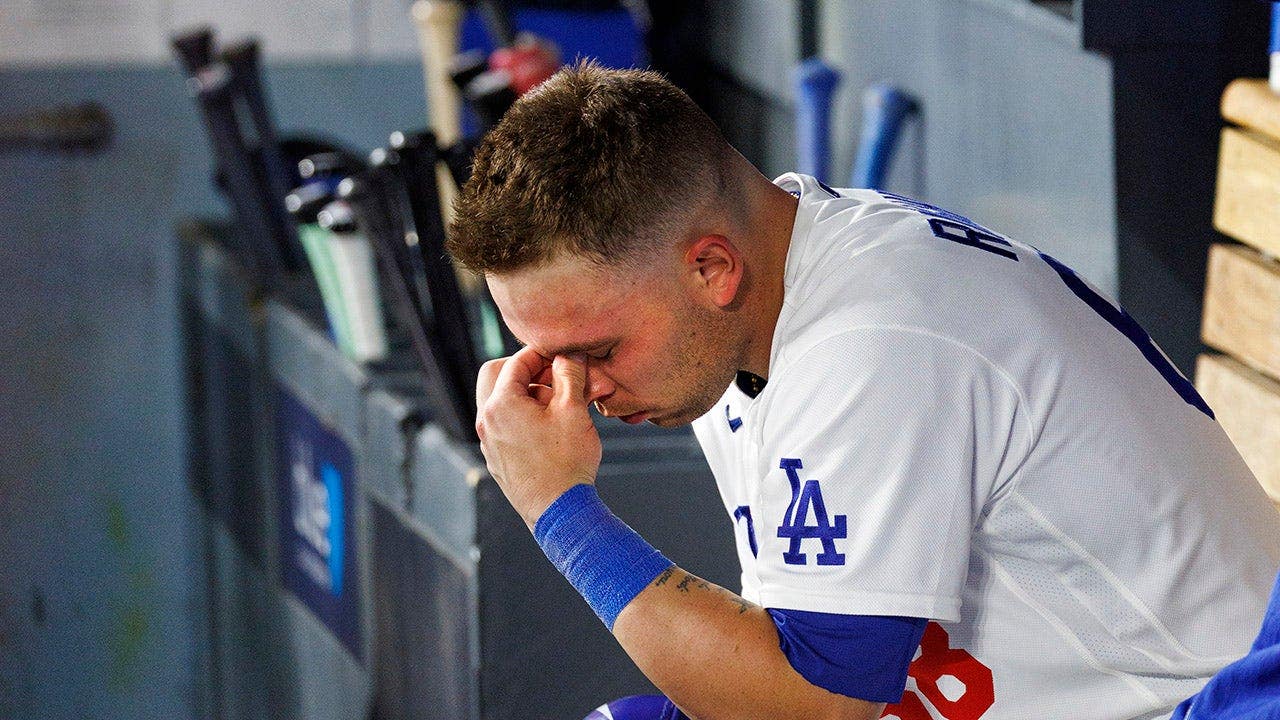Dodgers' Dalton Rushing slams bat on his own head amid frustrating slump