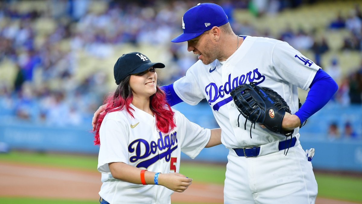 Dodgers’ Freddie Freeman helps grant wish of teen with epilepsy – NBC Los Angeles