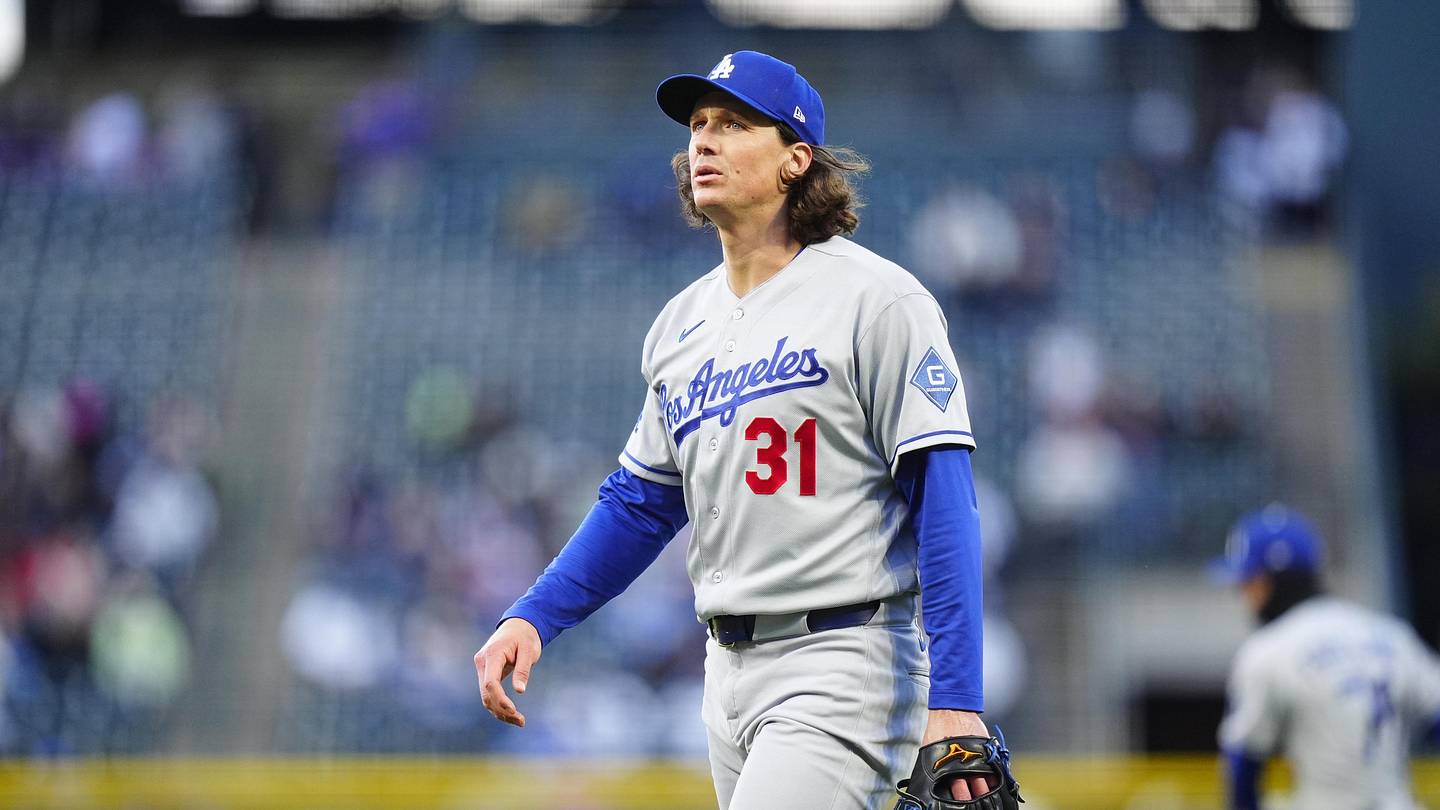 Dodgers’ Tyler Glasnow Exits Game With Apparent Injury in Concerning Development