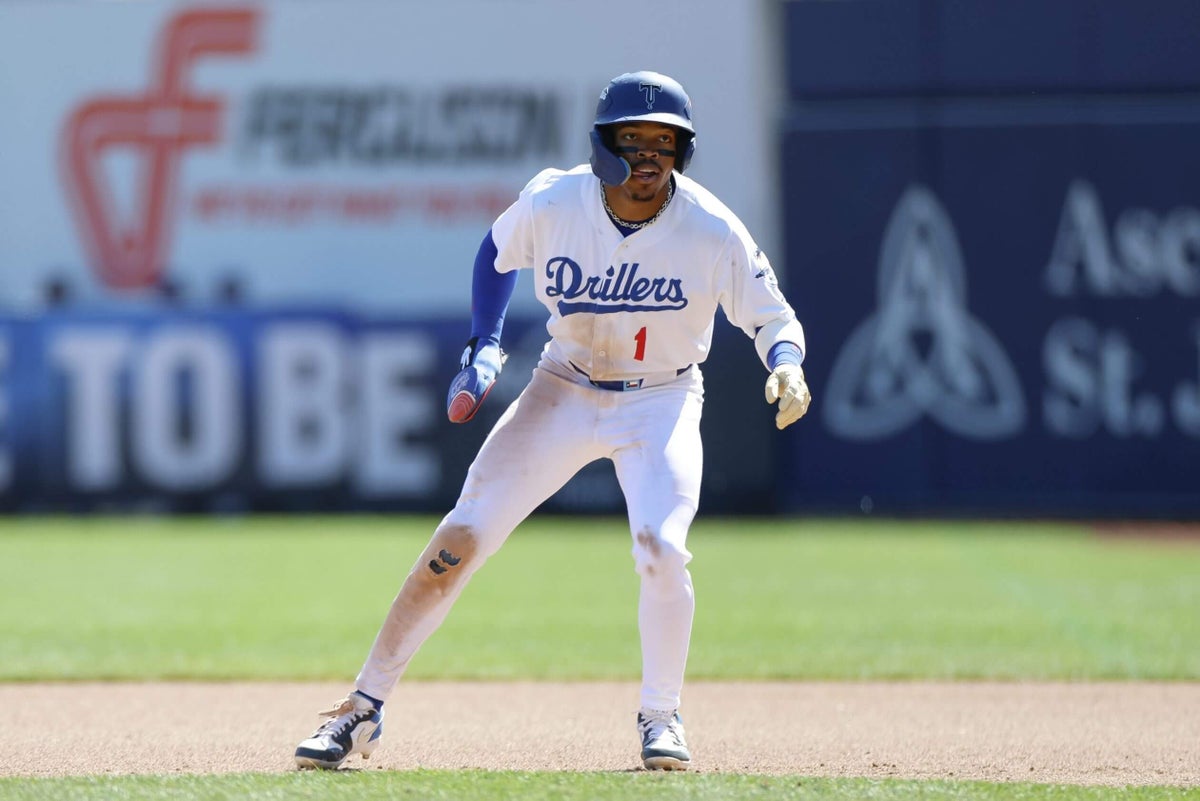 Dodgers prospect Kendall George injures knee avoiding team’s bat dog: Sources