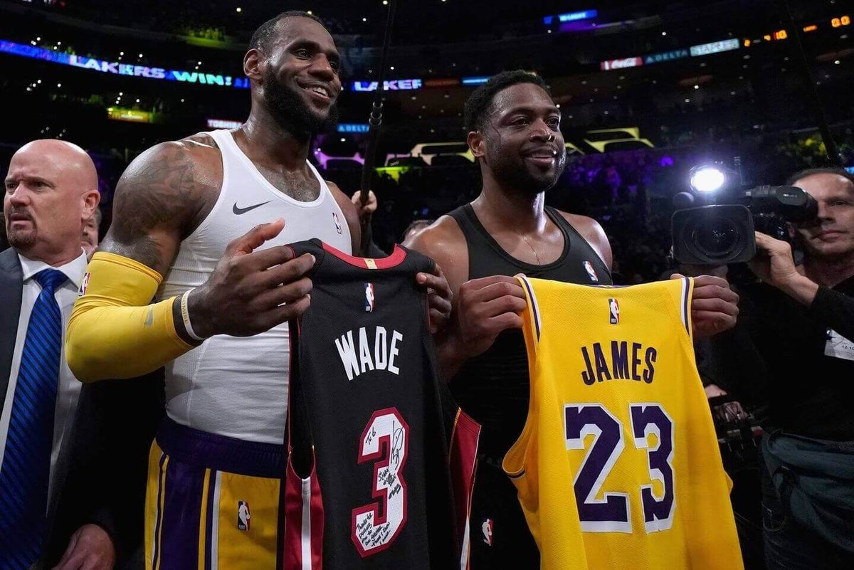 Dwyane Wade expects LeBron James to ‘take some time off’ before deciding his future