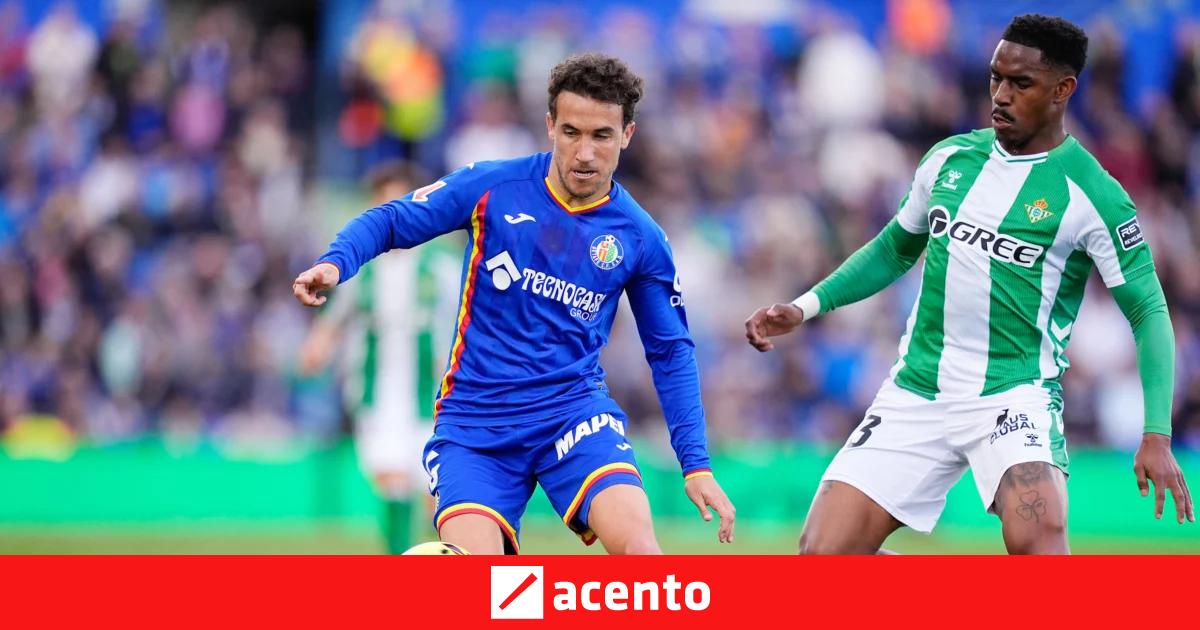 El dominicano Junior, novedad en una convocatoria sin el portero Adrián, Bartra y Ortiz