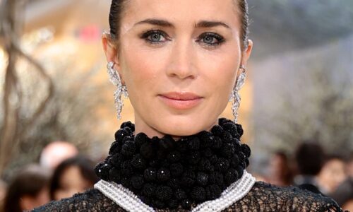 Emily Blunt Wears $500,000 Pearl Body Necklace Fashion