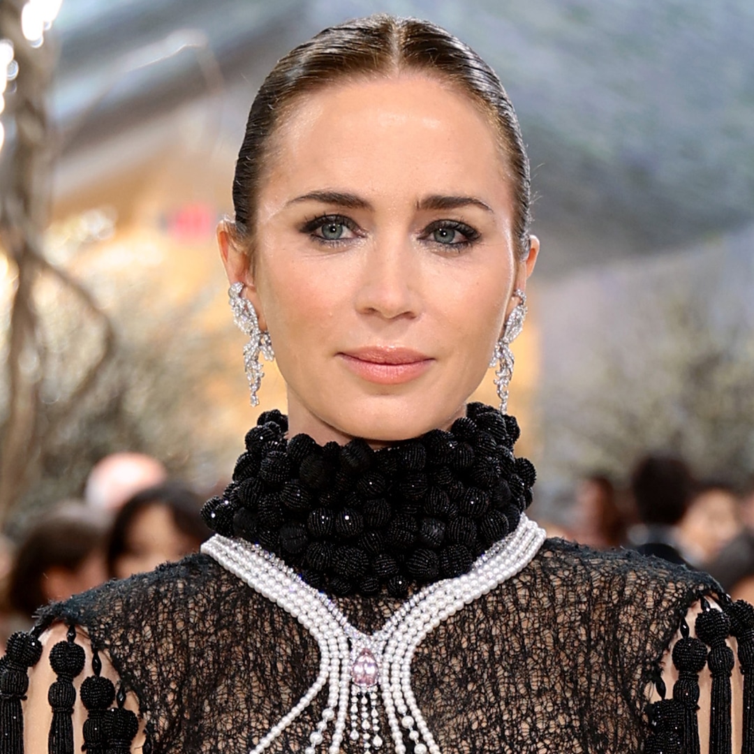 Emily Blunt Wears $500,000 Pearl Body Necklace Fashion